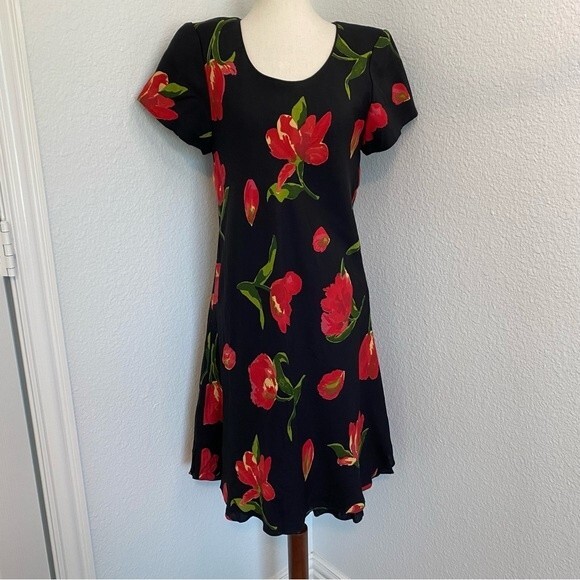 Hampton Dress Co Vintage Black Red Floral Short Slv Fit Flare Tier Ruffle SZ 10 - Picture 1 of 8